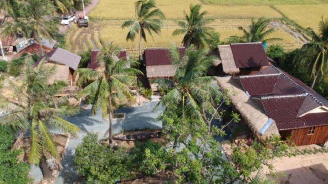 Fish Island Bungalows Kampot Exterior photo