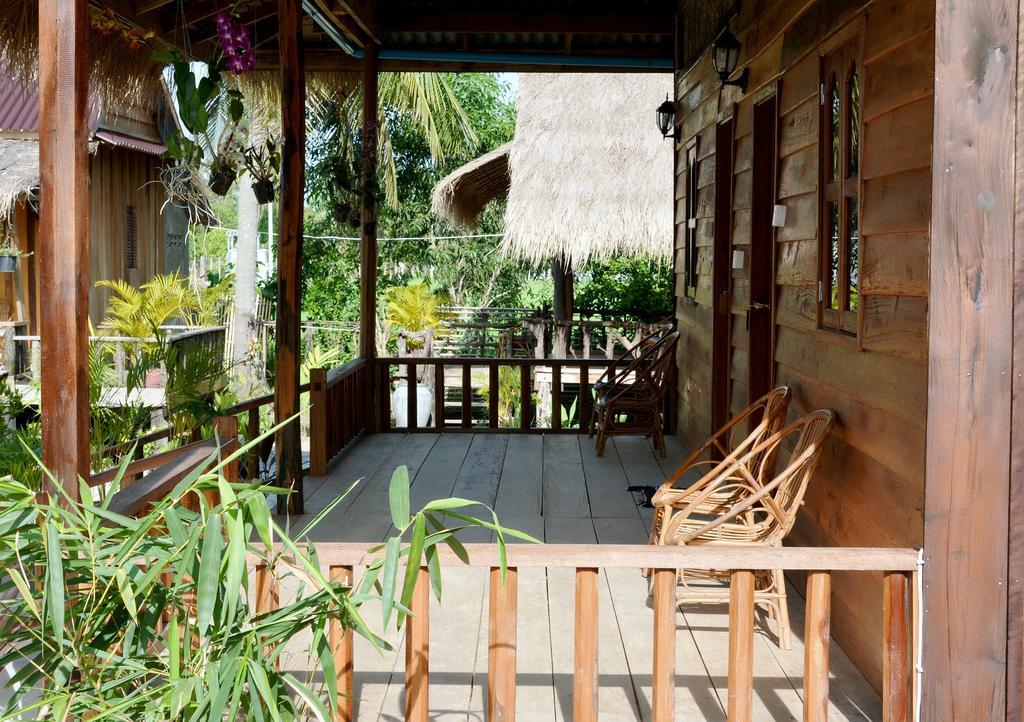 Fish Island Bungalows Kampot Exterior photo