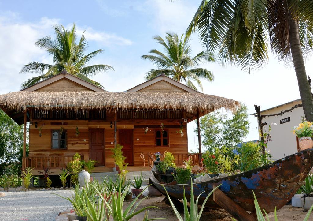 Fish Island Bungalows Kampot Exterior photo