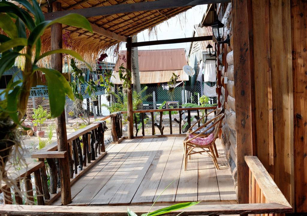 Fish Island Bungalows Kampot Exterior photo