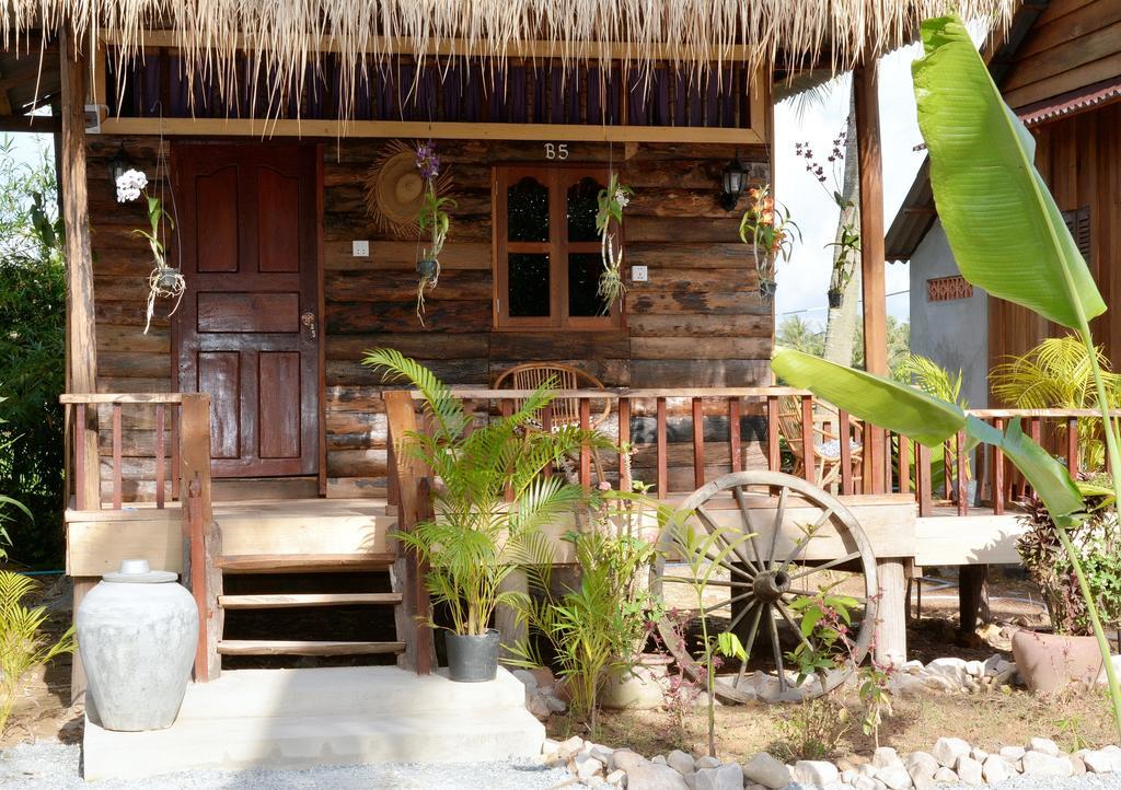 Fish Island Bungalows Kampot Exterior photo