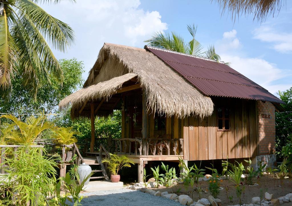 Fish Island Bungalows Kampot Exterior photo