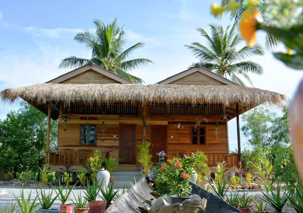 Fish Island Bungalows Kampot Exterior photo