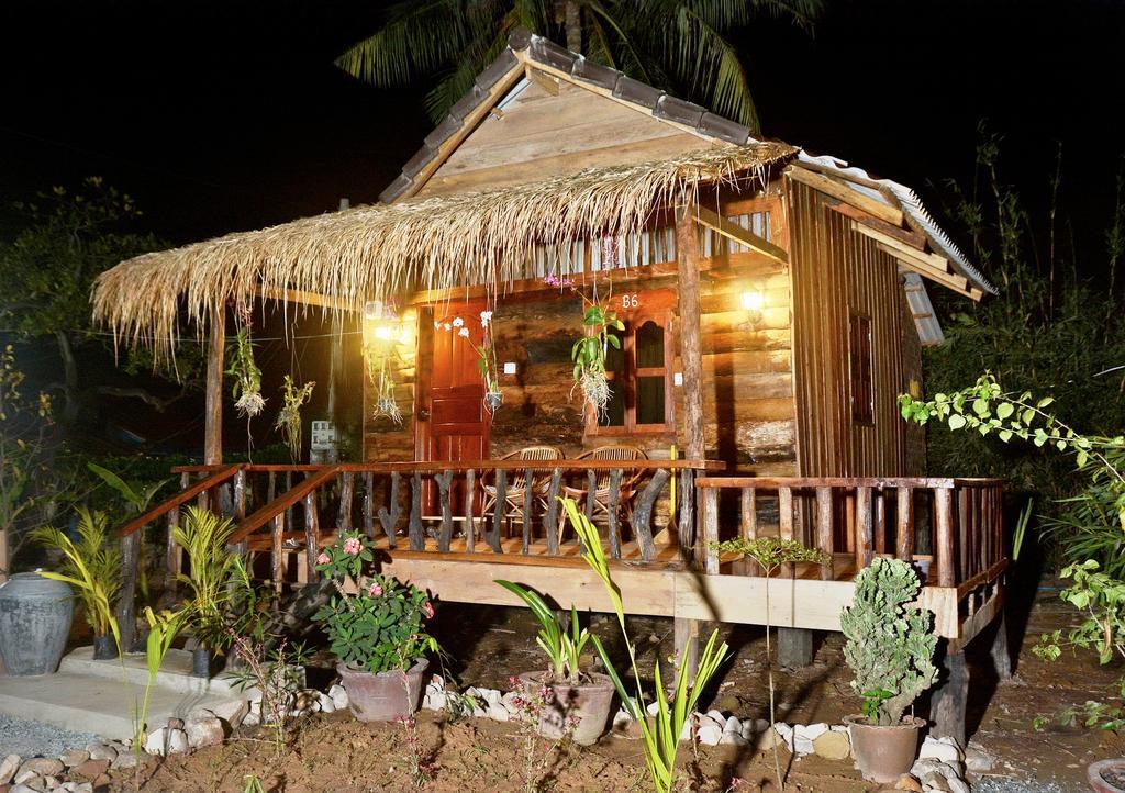 Fish Island Bungalows Kampot Exterior photo