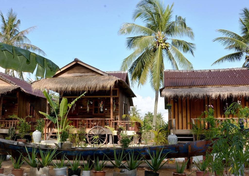 Fish Island Bungalows Kampot Exterior photo