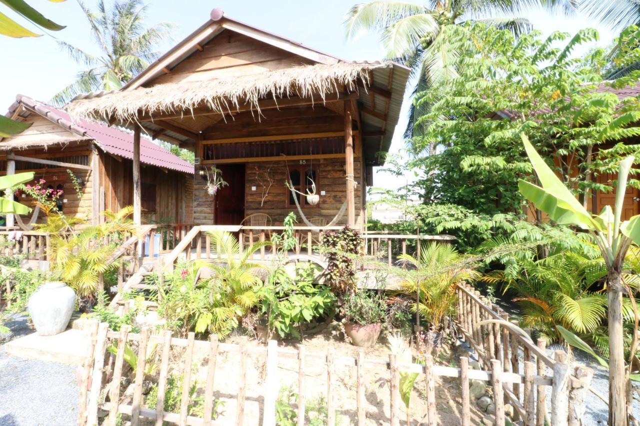 Fish Island Bungalows Kampot Exterior photo