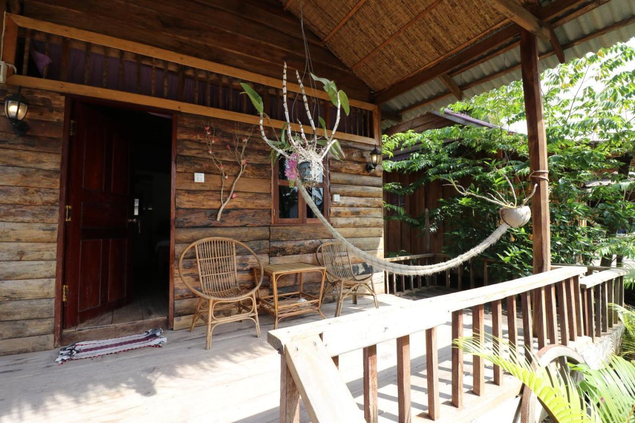 Fish Island Bungalows Kampot Exterior photo